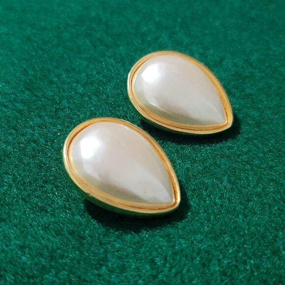 Vtg Faux Pearl Teardrop Clip-on Earrings - Picture 2 of 5
